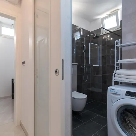 Apartment Leo Trogir