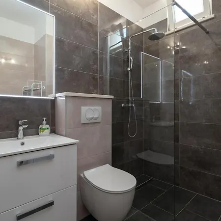 Leo شقة تروغير